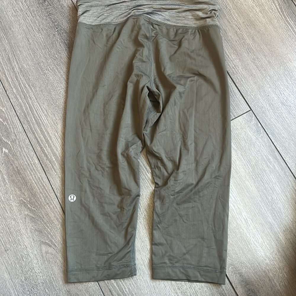 Size 4 Lululemon "wet dry warm" shorts - Picture 3 of 5